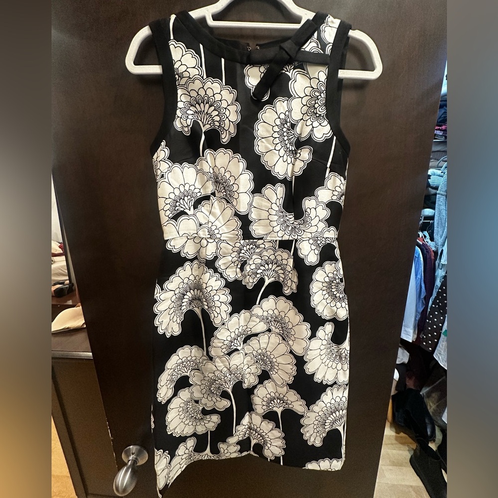 🌸 Kate Spade New York Black & White Floral Sheath Dress